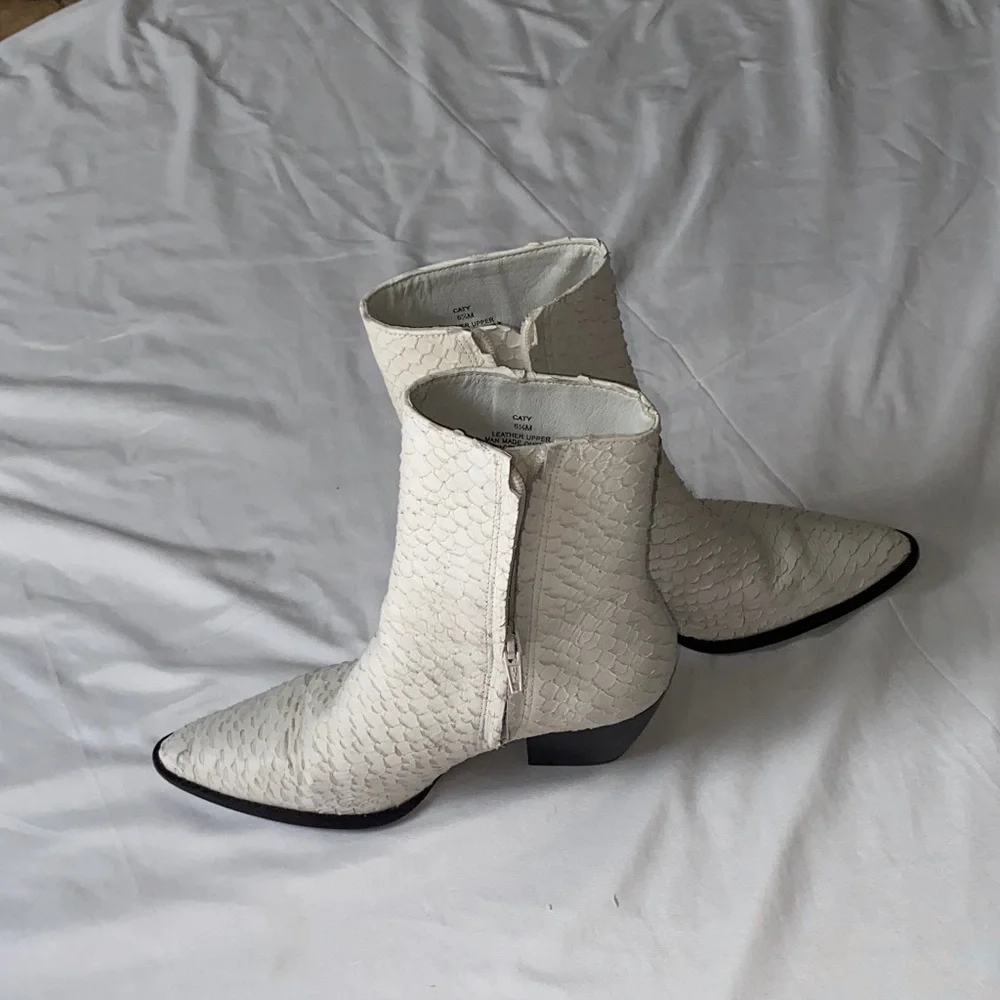 Elegant White Textured Ankle Boots